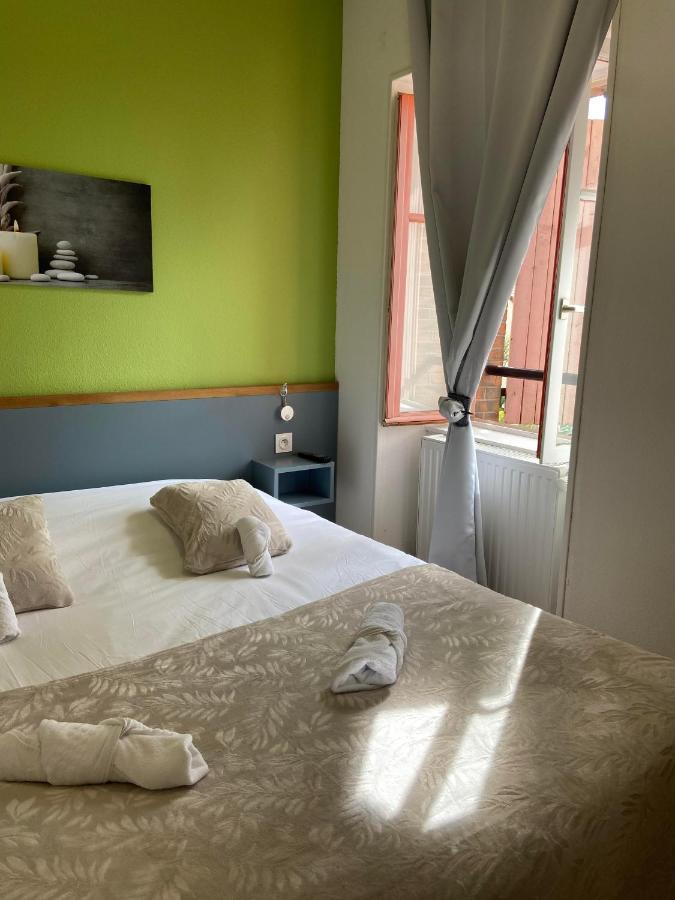 Hotel Du Cerf La Guerche-sur-l'Aubois Ngoại thất bức ảnh