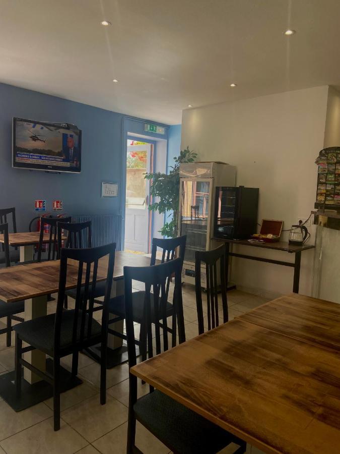 Hotel Du Cerf La Guerche-sur-l'Aubois Ngoại thất bức ảnh