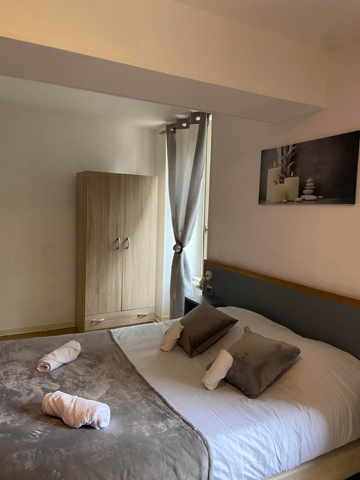 Hotel Du Cerf La Guerche-sur-l'Aubois Phòng bức ảnh